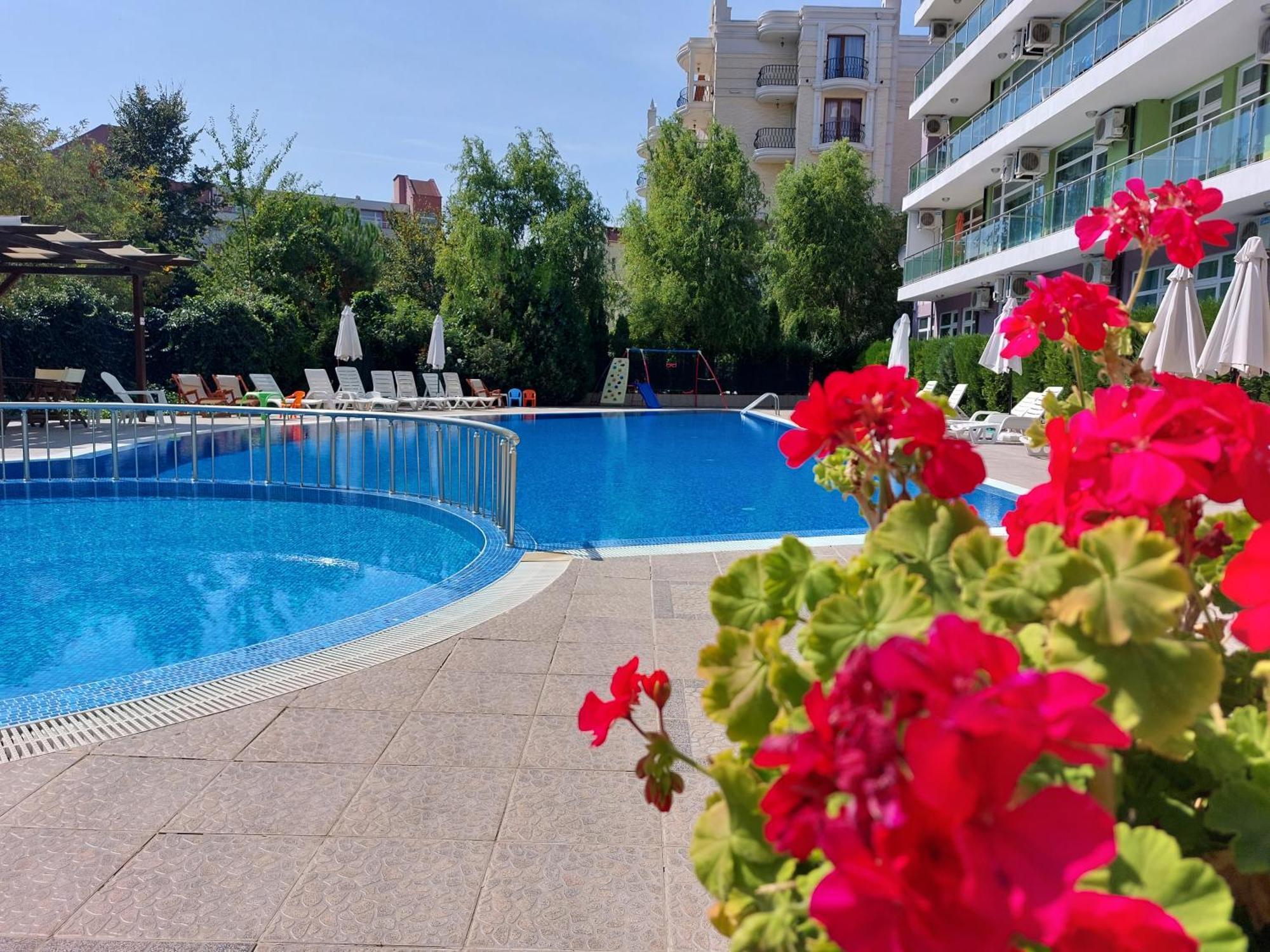 Family Apartments In Solmarin Slantschew brjag Exterior foto