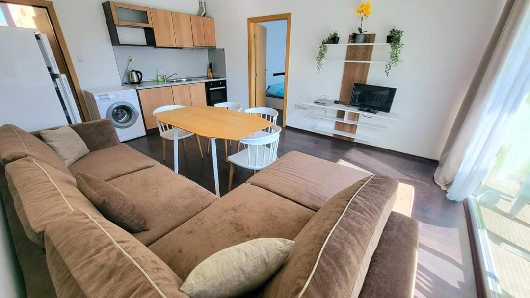 Family Apartments In Solmarin Slantschew brjag Exterior foto